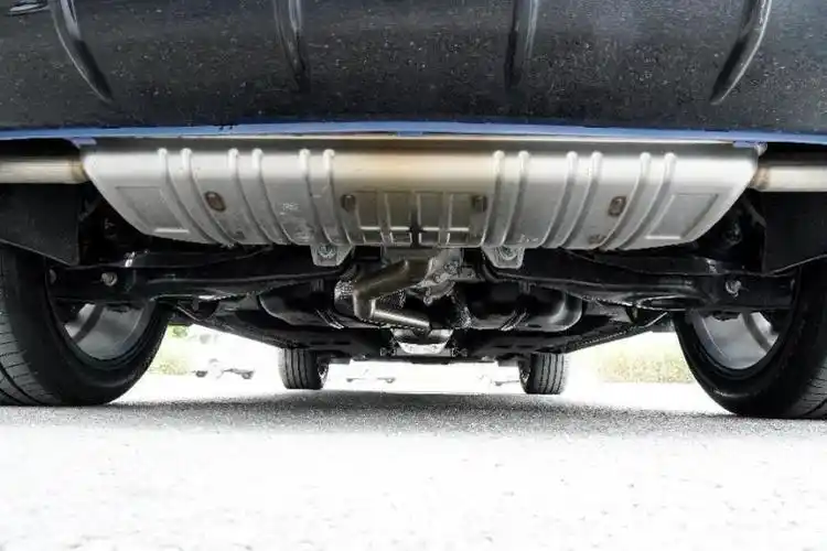 基于红旗hs5采用全铝底盘的设计,不仅降低了整车自重,提升了车辆的