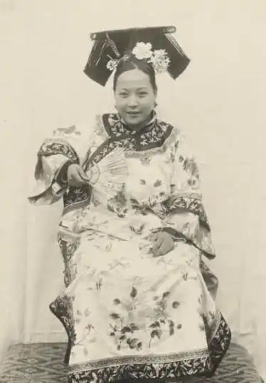 原创镜头下的清朝嫔妃后宫佳丽竟是如此着实令人大跌眼镜