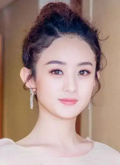 第三种是古典发际线,这种发际线有传统的优点,例如有美人尖,两旁有折