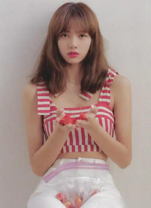 青你3lisa穿露腰装当镜头扫到腰时这身材我不配拥有