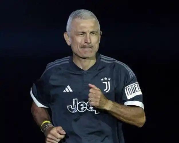 拉瓦内利:比起卖掉苏莱或伊尔迪兹,我宁愿卖掉基耶萨_多尔_比赛_球员