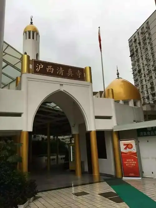 定居下来,就在松江建了今上海地区的第一座清真寺,名字叫"松江清真寺"