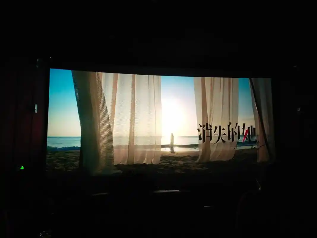 水母很美,可惜水母有毒.#电影消失的她 #消失的她  深海中 - 抖音