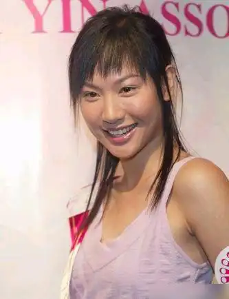 徐子珊年轻时照片徐子珊,1979年出生于香港,香港女演员,歌手.