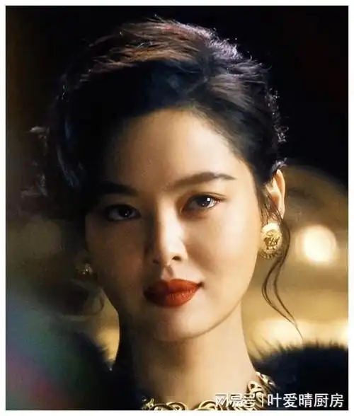 辛芷蕾又带火了一种发型,叫"名伶卷"!高级优雅,特有女人味