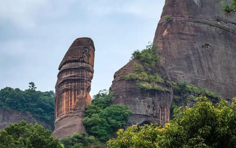 广东韶关丹霞山的阴阳元石是天生的奇观还是人工制作