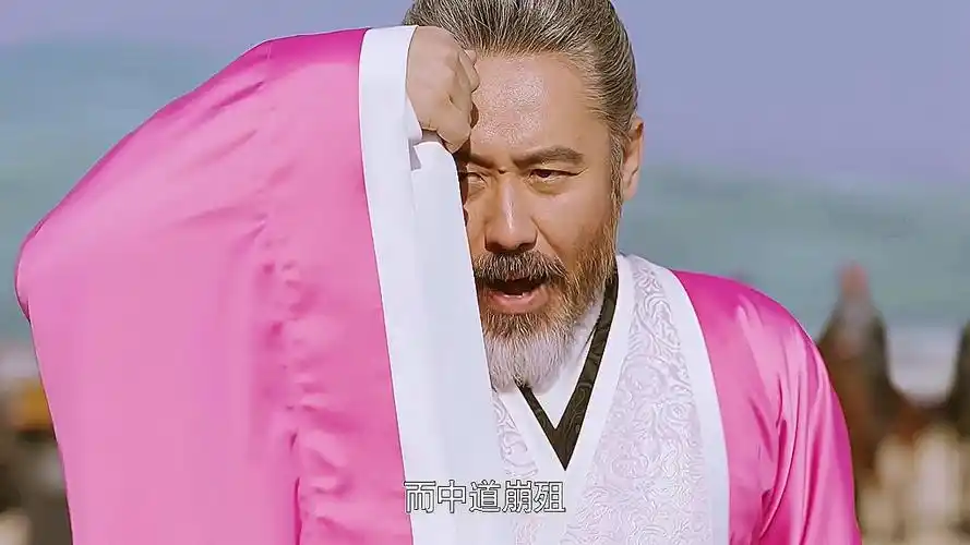 诸葛亮送女装想激怒司马懿出兵,司马懿穿上女装不给诸葛亮机会.