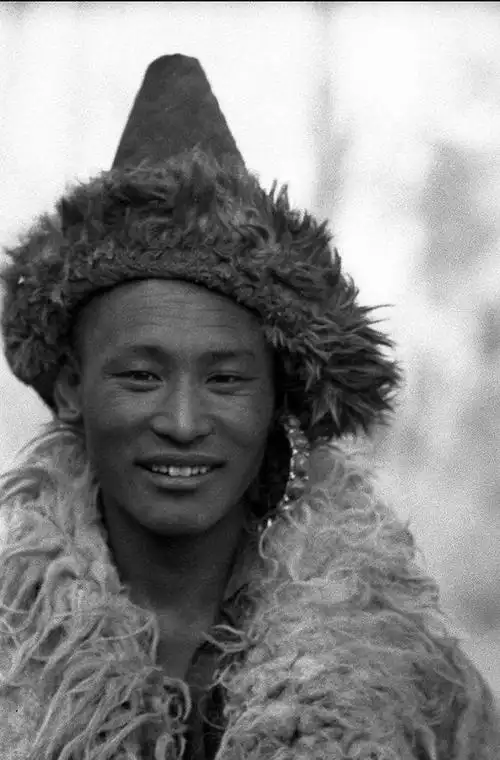 1932年青海藏族老照片少年喇嘛英俊淳朴牧民大叔满脸沧桑