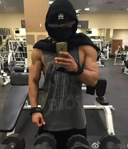 47岁金钟国,怎么变成这样了?_健身_肌肉_运动