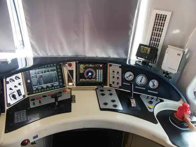 科普扩展俄罗斯铁路的黎明2te25km型内燃机车下