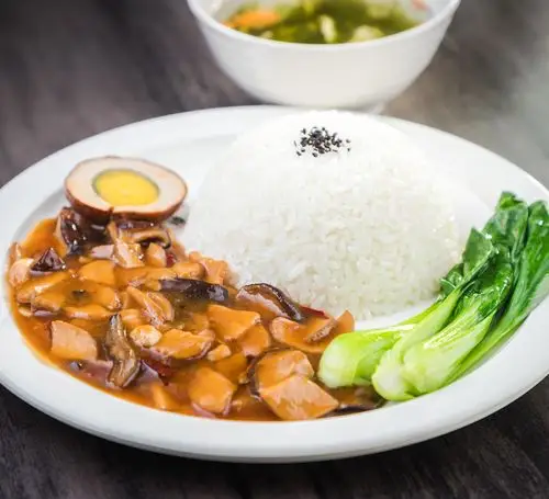 香菇肉片盖浇饭