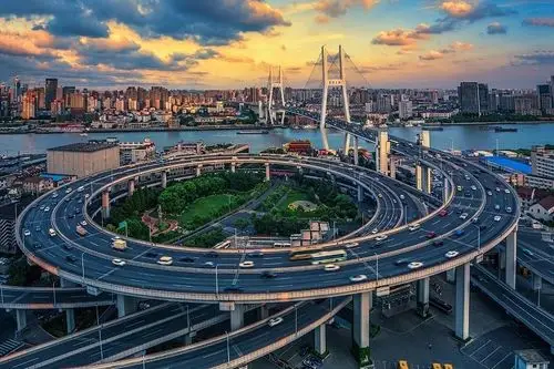 全球首个自动驾驶清扫车正式亮相上海中环