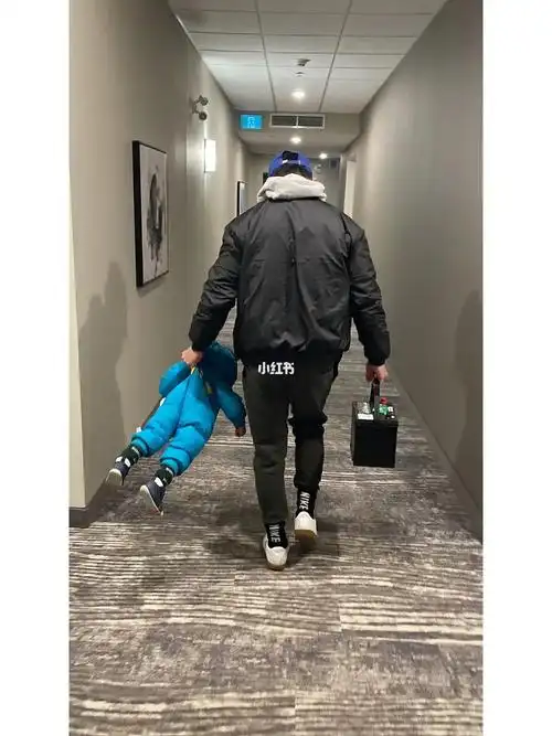 论拎重物的时候怎么保持平衡