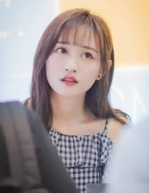 李艺彤回应黄婷婷解约看到比赛时的同框照两人关系一目了然