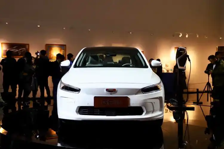 吉利全新纯电轿车ge11亮相 将于二季度上市