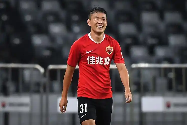 热身赛金特罗破门郑达伦梅开二度深圳43黑龙江冰城