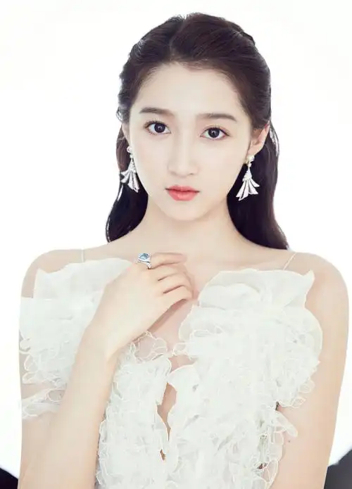 关晓彤上海电影节优雅图片