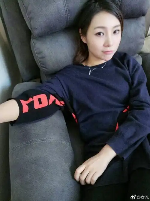 清华毕业生主播女流66,被共青团长篇表扬,国内缺的是优秀的主播