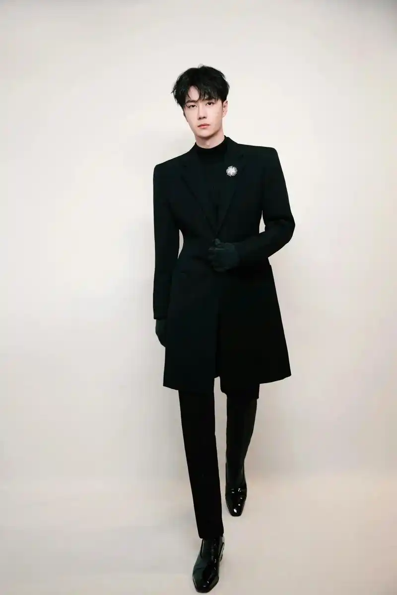 太帅了!微博之夜这套衣服,太好看了吧!#王一博 #王 - 抖音