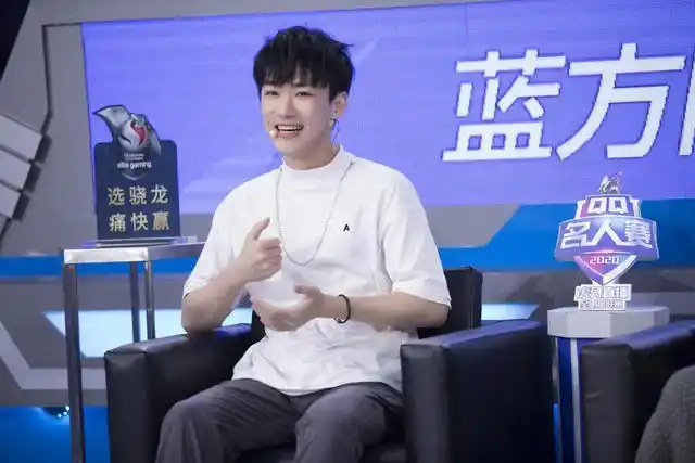 和平精英不求人1v4极限灭队粉丝却直呼让不求人做艺人