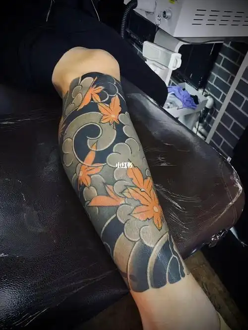 包小腿纹身,老传统纹身,枫叶纹身!