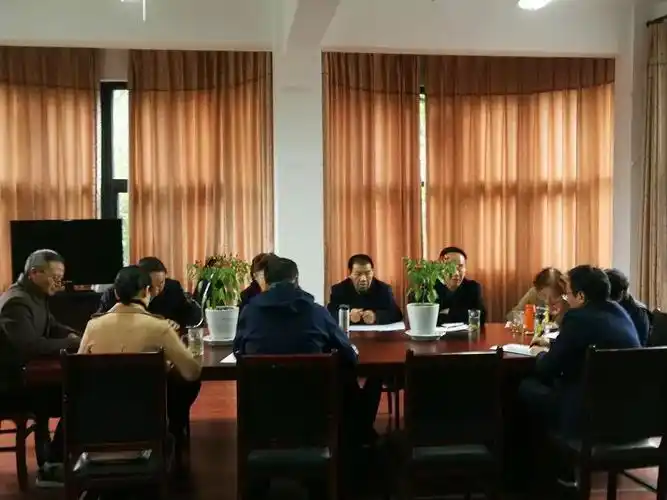 县委组织部,县民政局有关同志,何守鑫,姚万成等8位离退休干部代表参加