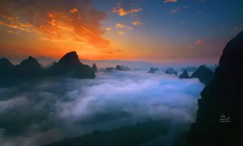 天上人间几回有;云蒸霞蔚似仙境.