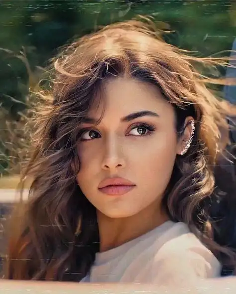 2020年6张最漂亮的面孔3位来自亚洲一位来自中国