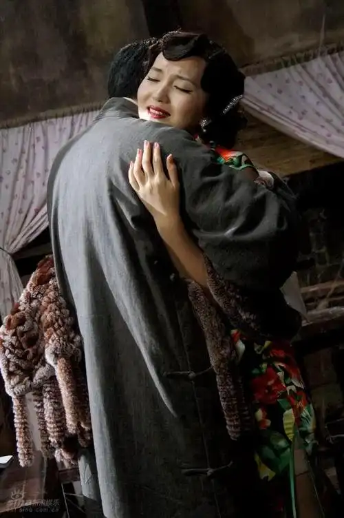 资料图片:电视剧《纸醉金迷》精彩剧照(2)