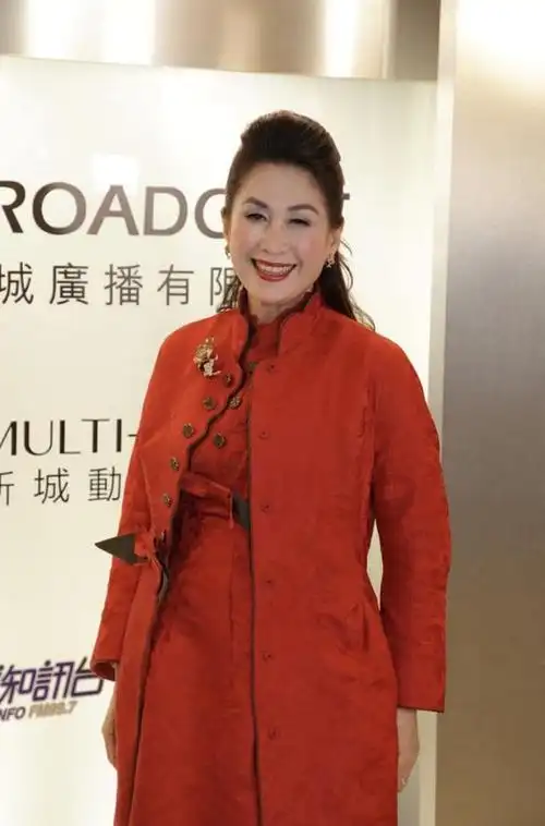 午马离世六年63岁前任王玉环罕有重提旧情,退圈26年成保险业女王