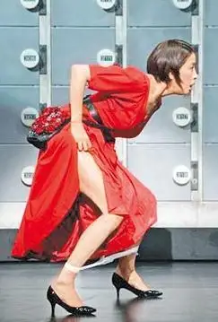 宫泽理惠舞台大胆脱内裤自称空前兴奋