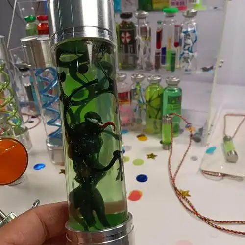 危机t病毒模型t病毒剂螺旋体模型毒液颗粒儿童小玩具 绿色单只【图片