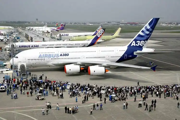 世界最大客机空客a380下海坐船