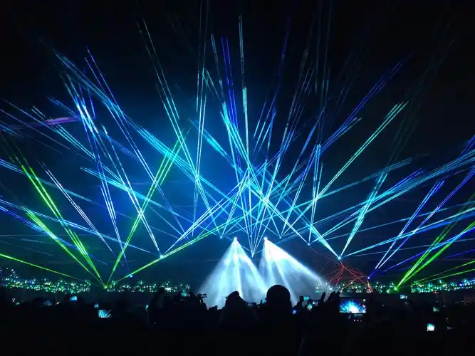 75.市府广场电音灯光秀