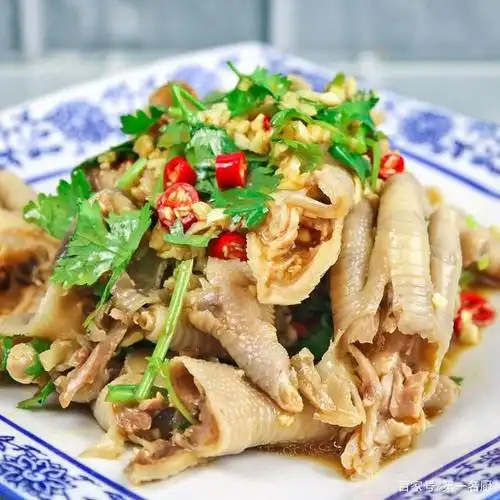 凉拌鸡爪的最火做法,口感q弹,酸辣过瘾,上桌瞬间被抢光