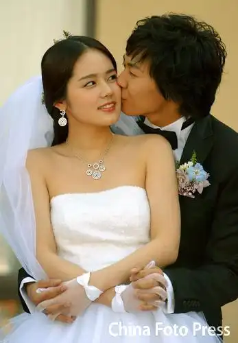 延正勋韩佳人结婚照曝光 甜蜜亲吻爱意浓(图)-搜狐娱乐频道