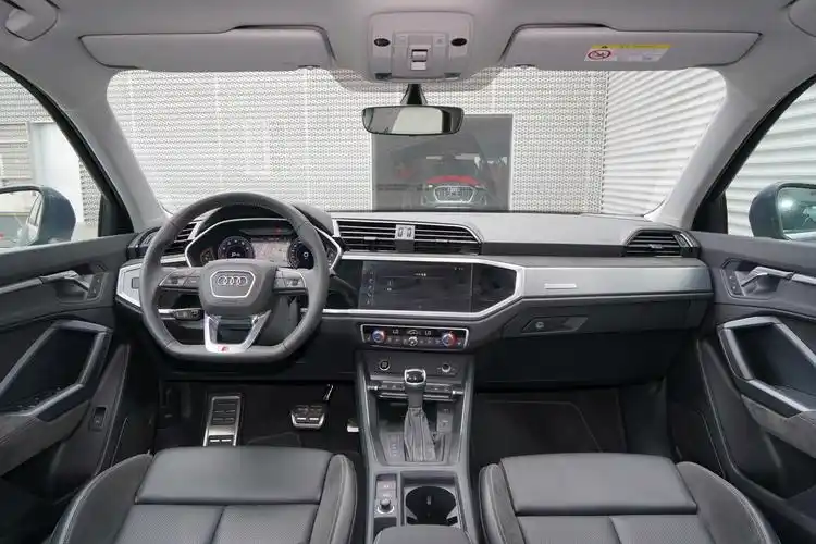 2022款 奥迪q3 sportback 45 tfsi quattro 豪华型内饰