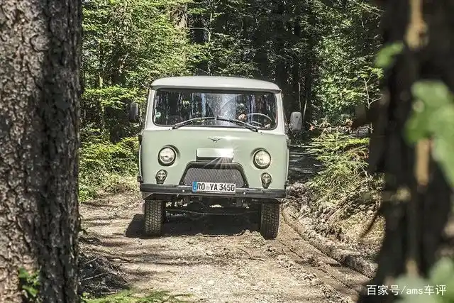 厂一直在伏尔加河畔上制造uaz buchanka——大众面包车的俄罗斯版本