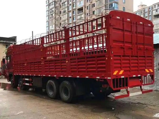 四桥载货车-9米6高栏货车厂家直销推荐