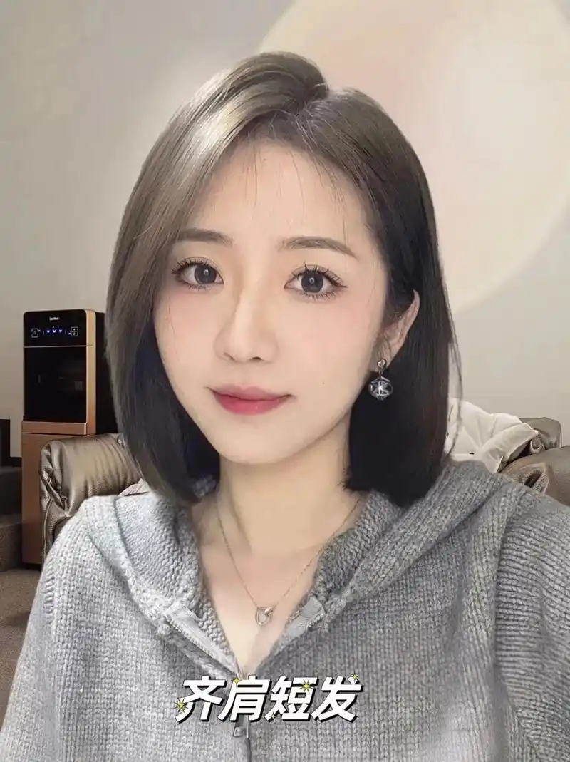 姐妹们!2024年减龄流行中短发合集上线啦～ 是适合所有脸型 - 抖音