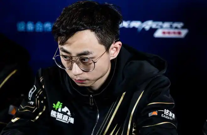 不过最近水晶哥在虎牙直播的时候表示,强的是兰博,并不是wei,这个英雄