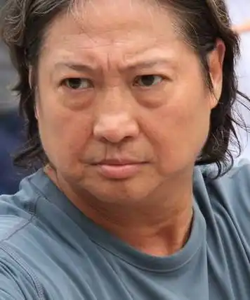 洪金宝嘴上的疤是兔唇吗洪金宝有个鬼爷爷真相