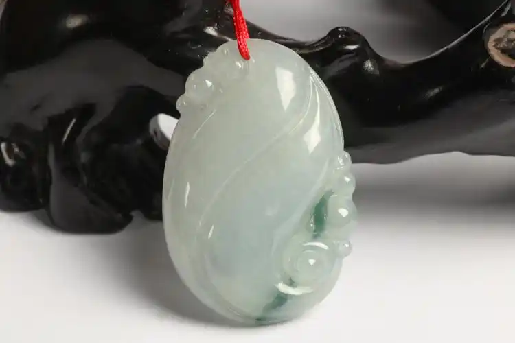 冰糯种晴水飘绿天然翡翠吉祥如意吊坠