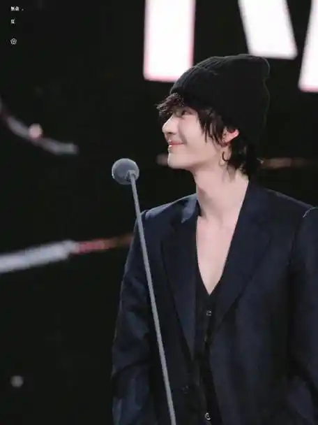 王一博年度最受欢迎电影演员##王一博星光大赏##王一博深v毛线