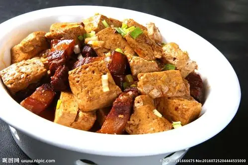 红烧肉烩豆腐图片
