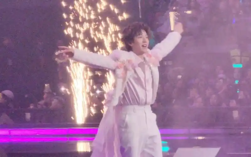 【时代少年团11月19日澳门演唱会】【贺峻霖】 《eyes for you》