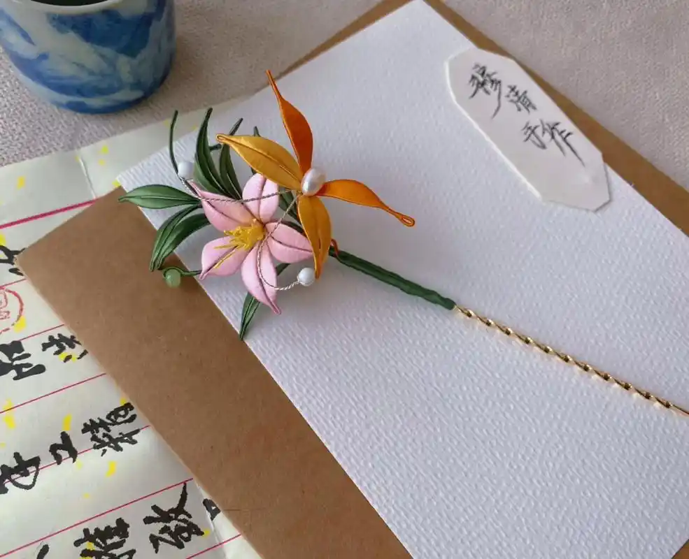 残红尚有三千树,不及初开一朵鲜～#古风汉服发饰 #汉服 #手 - 抖音