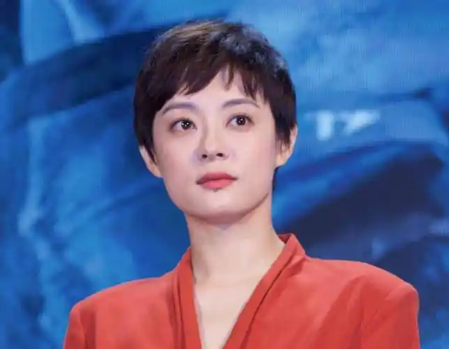 娱乐圈仅存的9位方脸女明星,她们的脸方下巴宽,但谁能说不美?