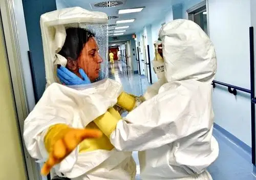 米兰萨科传染病医院医护人员严阵以待.