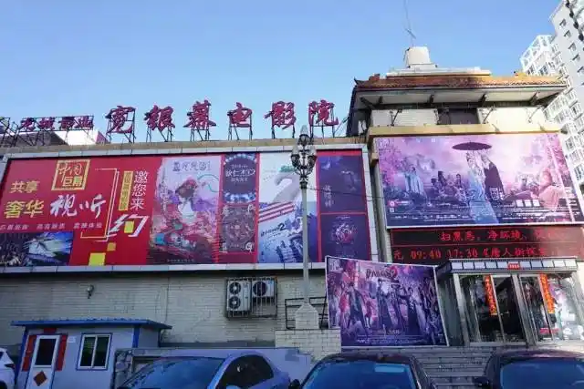 在老一辈太原人的记忆里,百货大楼就相当于现在的"大型购物中心","买